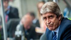 Manuel Pellegrini observa un partido del West Ham.