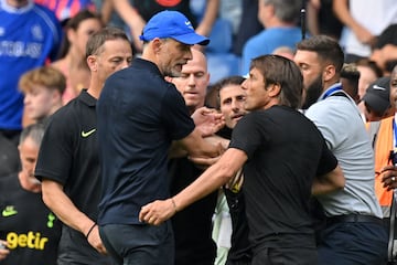 Al finalizar del partido, en el momento del saludo los dos entrenadores vuelven a encararse y terminan los dos expulsados.