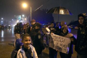 Seguidores a la llegada de la Selección Argentina.