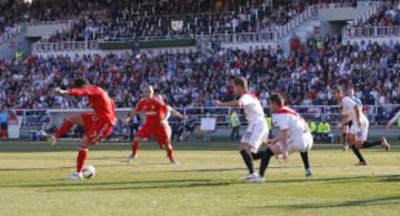 26/02/12 Gol de tacón de Cristiano en el partido de Primera Division Rayo Vallecano-Real Madrid.