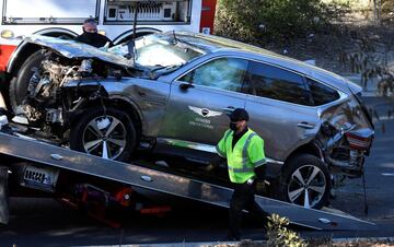 El  automvil de Tiger Woods tras el accidente de trfico en el suroeste de Los ?ngeles, California (EE.UU).