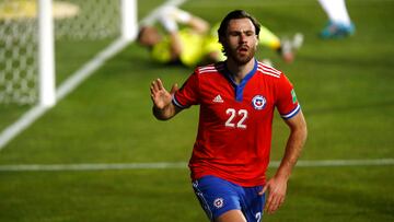 Futbol, Chile vs Argentina.
Eliminatorias a Catar 2022.
El jugador de la seleccion chilena Ben Brereton, centro, celebra su gol contra Argentina durante el partido clasificatorio al mundial de Catar 2022 realizado en el estadio Zorros del Desierto.
Calama, Chile.
27/01/2022
Marcelo Hernandez/Photosport
Football, Chile vs Argentina.
2022 Qatar World Cup qualifier match.
Chile's player Ben Brereton, center, celebrates his goal against Argentina during the 2022 Qatar World Cup qualifier match held at Zorros del Desierto stadium.
Calama, Chile.
01/27/2022
Marcelo Hernandez/Photosport