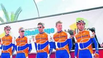 <b>EN PALMA. </b>Estos son los corredores del Rabobank que participaron en la reciente Challenge de Mallorca. En los extremos, Freire y Gárate.