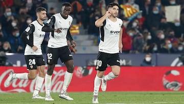 Aprobados y suspensos del Valencia: Soler hace historia en 'sus 200'