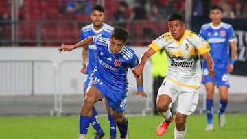 Futbol, Universidad de Chile vs Coquimbo Unido.
Copa Chile 2024.
El jugador de Universidad de Chile Lucas Assadi, izquierda, disputa el balon contra Martin Mundaca de Coquimbo Unido durante el partido de vuelta de la semifinal nacional de la Copa Chile disputado en el estadio Nacional en Santiago, Chile.
13/10/2024
Jonnathan Oyarzun/Photosport
Football, Universidad de Chile vs Coquimbo Unido.
2024 Copa Chile Championship.
Universidad de Chile's player Lucas Assadi, left, vies for the ball against Martin Mundaca of Coquimbo Unido during the second leg of the national semi final the Copa Chile match held at the Nacional stadium in Santiago, Chile.
13/10/2024
Jonnathan Oyarzun/Photosport