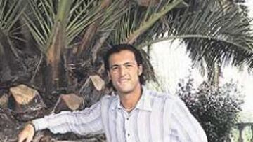 <b>EN EL CÁDIZ. </b>Debutó con 17 años (90-91) y su irrupción evitó el descenso. Jugó allí dos años más.