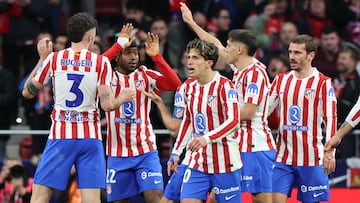 El Atlético celebra el 3-0 al Barça, marcado por Lookman.