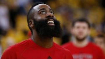 James Harden durante los playoffs.