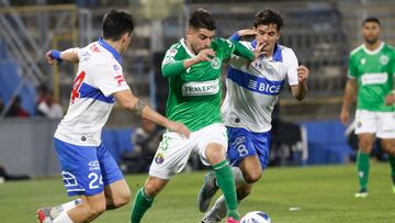 Futbol, Universidad Católica vs Audax Italiano.
Octavos de final, Copa Chile 2022.
El jugador de Universidad Católica Ignacio Saavedra, derecha, disputa el balon con Tomas Andrade de Audax Italiano durante el partido de vuelta de los octavos de final de la Copa Chile realizado en el estadio San Carlos de Apoquindo.
Santiago, Chile.
19/08/2022
Marcelo Hernandez/Photosport

Football, Universidad Catolica vs Audax Italiano.
Round of 16, 2022 Copa Chile Championship.
Universidad Catolica's player Ignacio Saavedra, right, vies for the ball against Tomas Andrade of Audax Italiano during the round of 16, second leg match, of the Copa Chile Championship held at the San Carlos de Apoquindo stadium in Santiago, Chile.
19/08/2022
Marcelo Hernandez/Photosport