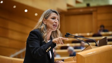La vicepresidenta segunda del Gobierno y ministra de Trabajo y Economía Social, Yolanda Díaz, durante una sesión de control al Gobierno, en el Senado, a 7 de octubre de 2025, en Madrid (España). Una semana más la oposición ha sometido al Gobierno a una sesión de control que se ha centrado en la financiación autonómica, los mecanismos para combatir la violencia machista y los fallos en el sistema de protección para víctimas de género, la gestión de la inmigración, la política de unidad nacional con especial atención a la situación lingüística en Cataluña y otras comunidades, y la multirreincidencia delictiva.
07 OCTUBRE 2025
Fernando Sánchez / Europa Press
07/10/2025