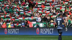 Banderas de Palestina en el Celtic Park ante el Beer Sheva