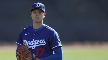 GLENDALE, ARIZONA - FEBRUARY 15: Pitcher Shohei Ohtani #17 of the Los Angeles Dodgers warms up during a team workout at Camelback Ranch on February 15, 2025 in Glendale, Arizona. Christian Petersen/Getty Images/AFP (Photo by Christian Petersen / GETTY IMAGES NORTH AMERICA / Getty Images via AFP)