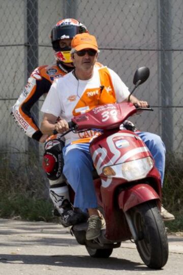 El piloto español de Moto GP Marc Márquez, del equipo Repsol Honda Team, tras la caída.