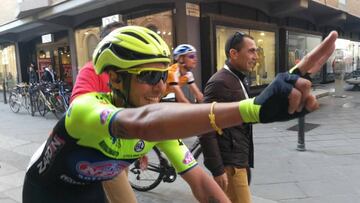 Simone Velasco hace suya la etapa, Hamilton sigue líder