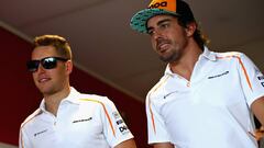 BUDAPEST, HUNGARY - JULY 27: Stoffel Vandoorne of Belgium and McLaren F1 and Fernando Alonso of Spain and McLaren F1 walk in the Paddock after practice for the Formula One Grand Prix of Hungary at Hungaroring on July 27, 2018 in Budapest, Hungary.  (Photo by Mark Thompson/Getty Images)
 PUBLICADA 29/07/18 NA MA21 1COL