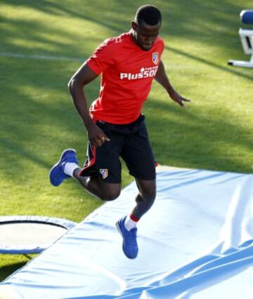 Jackson Martínez entrena con el Atlético de Madrid previo al Trofeo Ramón de Carranza en Cádiz, en el que se espera sea titular de cara al inicio de la Liga.