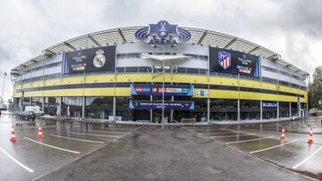 Los exteriores del estadio de la final presentaban ayer este aspecto.