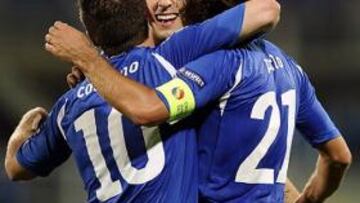 Italia vuelve a divertir con una goleada