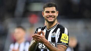 Newcastle United's Brazilian midfielder #39 Bruno Guimaraes applauds the fans following the English Premier League football match between Newcastle United and Wolverhampton Wanderers at St James' Park in Newcastle-upon-Tyne, north east England on March 2, 2024. Newcastle won the match 3-0. (Photo by Oli SCARFF / AFP) / RESTRICTED TO EDITORIAL USE. No use with unauthorized audio, video, data, fixture lists, club/league logos or 'live' services. Online in-match use limited to 120 images. An additional 40 images may be used in extra time. No video emulation. Social media in-match use limited to 120 images. An additional 40 images may be used in extra time. No use in betting publications, games or single club/league/player publications. / 