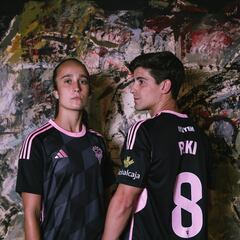 El tono rosado protagoniza la segunda equipación del Albacete