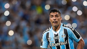 Gremio's Uruguayan forward Luis Suarez reacts during the second leg final match of the Rio Grande do Sul State Championship, better known as the Gaucho Championship, against Caxias, at the Arena do Gremio stadium in Porto Alegre, Brazil on April 8, 2023. - Luis Suarez causes a stir in Porto Alegre's Gremio. His face is printed on flags, his number 9 t-shirt sold out and stadium attendances have doubled. In just four months, the Uruguayan is already a top goal scorer and two-times champion. (Photo by Silvio AVILA / AFP)