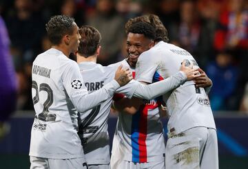 0-1. Marcos Alonso marca el primer gol.