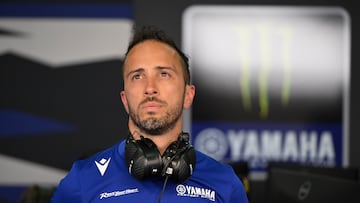 Andrea Dovizioso, en el box de Yamaha.