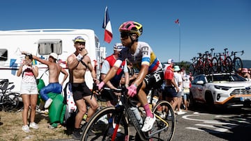 Esteban Chaves se retira del Tour de Francia tras caída masiva