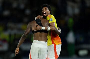 La Selección Colombia goleó 3-0 a Bolivia en el estadio Metropolitano y selló su paso a la Copa del Mundo 2026. Anotaron James, Jhon Córdoba y Juanfer Quintero.