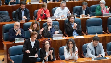 La portavoz de Más Madrid en la Asamblea de Madrid, Mónica García (i), durante un pleno en la Asamblea de Madrid, a 16 de marzo de 2023, en Madrid (España).  El Pleno de la Asamblea de Madrid aprueba, con los votos de PP y Vox, el Proyecto de Ley de Patrimonio de la Comunidad de Madrid, que podría blindar el Valle de los Caídos frente a la Ley de Memoria Democrática. Se trata, según defendieron desde el Gobierno regional, de un texto que "actualiza el régimen legal vigente desde 2013 para reforzar la protección del patrimonio y garantizar la adecuada conservación y difusión de todos sus bienes".
16 MARZO 2023;AYUSO;VALLE DE LOS CAIDOS;ASAMBLEA;BONO SOCIAL;
Alberto Ortega / Europa Press
16/03/2023