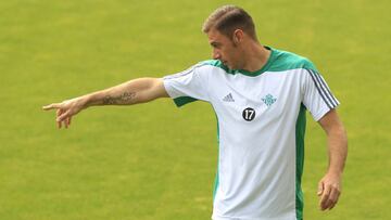 El jugador del Betis, Joaquín, durante un entrenamiento.