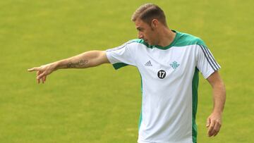 El jugador del Betis, Joaqu&iacute;n, durante un entrenamiento.