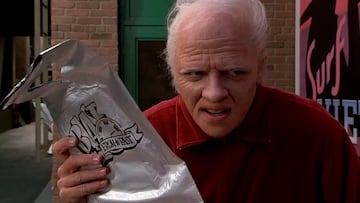 Así es la escena eliminada de ‘Regreso al Futuro 2′ en la que Biff Tannen muere
