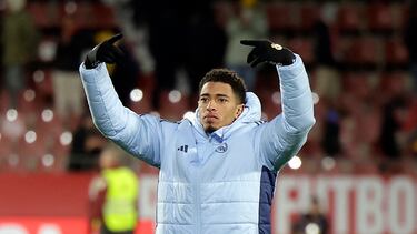 Soccer Football - LaLiga - Girona v Real Madrid - Estadi Montilivi, Girona, Spain - December 7, 2024 Real Madrid's Jude Bellingham salutes their fans after the match REUTERS/Jon Nazca