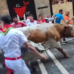 Un estadounidense llega a España para correr en San Fermín, lo graba todo con sus gafas y los comentarios arden: “Solo estorban”