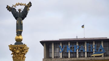 KYIV, UKRAINE - FEBRUARY 23: The independence monument on Maidan Square and Hotel Ukraine on February 23, 2022 in Kyiv, Ukraine. The country prepared to declare a state of emergency and called upon reservists to return to active duty in response to a loom