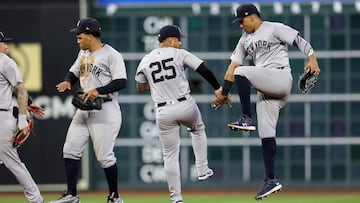 HOUSTON, TEXAS - MARCH 30: Gleyber Torres #25 of the New York Yankees and Juan Soto #22 celebrate after defeating the Houston Astros at Minute Maid Park on March 30, 2024 in Houston, Texas.   Tim Warner/Getty Images/AFP (Photo by Tim Warner / GETTY IMAGES NORTH AMERICA / Getty Images via AFP)