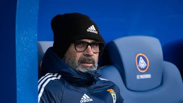 Alvaro Cervera coach of Real Oviedo looks on during the during the LaLiga Smartbank match between FC Andorra v Real Oviedo at Estadi Nacional on January 7 . (Photo by Martin Silva Cosentino/NurPhoto via Getty Images)