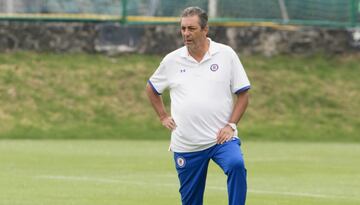 Boy tomó las riendas de la Máquina en octubre del 2015 en sustitución de Sergio Bueno. Sin embargo el técnico mexicano no pudo calificar al equipo a la liguilla en los tres torneos que dirigió a Cruz Azul.