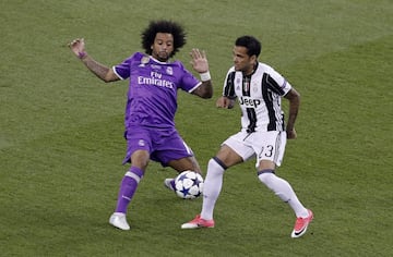 Marcelo y Dani Alves.