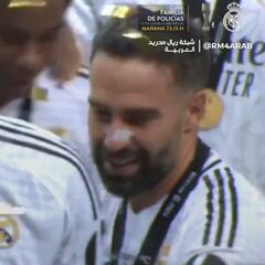 Mbappé's joyful moment: watch his ecstatic face as he lifts the Super Cup trophy