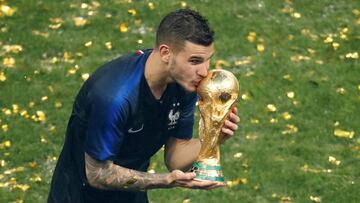 Lucas Hernández celebra el Mundial.