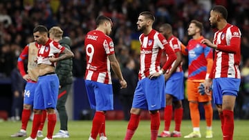 Los jugadores del Atl&eacute;tico, tras el partido contra el Manchester City.