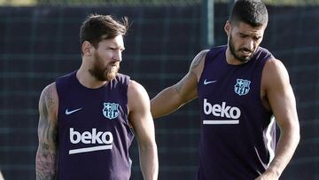Messi y Luis Suárez abren hoy la temporada oficial para el Barcelona ante el Sevilla.