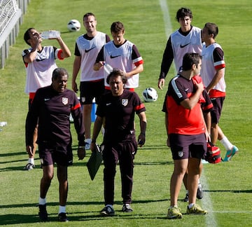 Alfredo Santaelena, junto a Luiz Pereira, durante su etapa como entrenador del Atleti B.