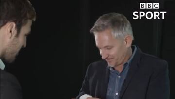 El regalo de Cesc que encantó a Lineker: ¿una camiseta de Benzema? Va a ser que no...