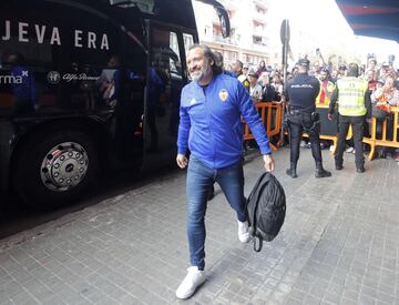 Rufete llegando a Mestalla.









