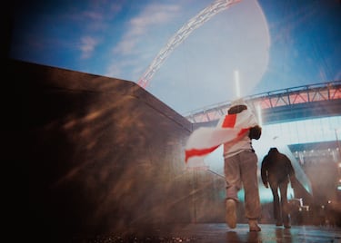 Los aficionados llegan al estadio antes del partido amistoso internacional entre Inglaterra y Uruguay en el estadio de Wembley.