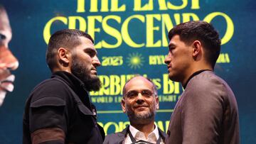 Artur Beterbiev y Dmitry Bivol, cara a cara.