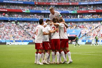 Dinamarca 1-0 Australia | Tras una buena dejada de Jorgensen dentro del área llegó desde atrás del jugador del Tottenham, Eriksen, que remata con potencia de primeras para batir a Ryan. 